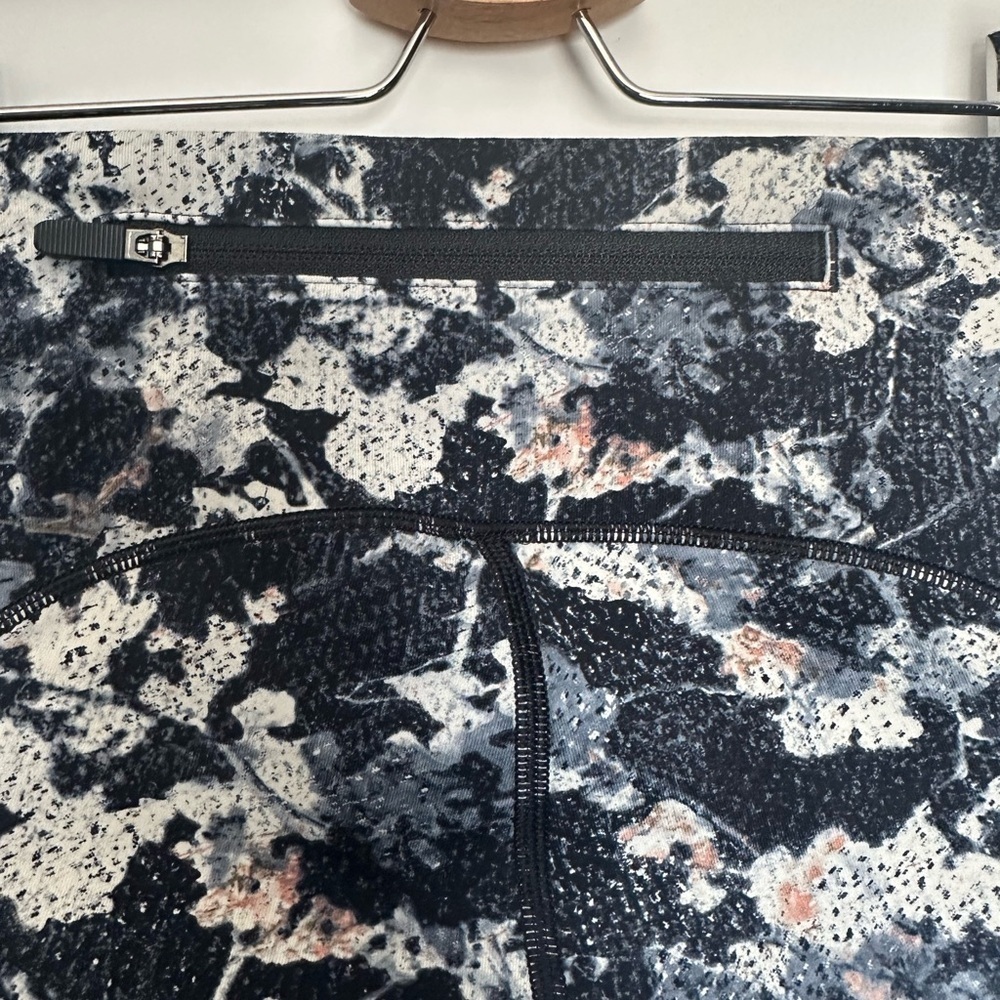 Lululemon Athletica Abstract Print Leggings - Picture 3 of 8